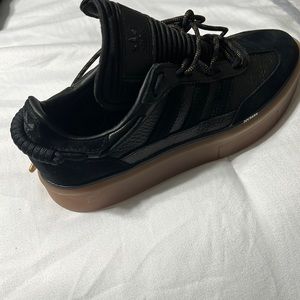 Ivy park Super Sleeks 72